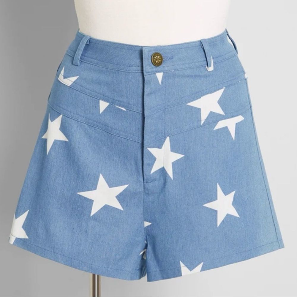 Modcloth All Stars No Stripes HighRise Denim Shorts Blue Star Print Size 8